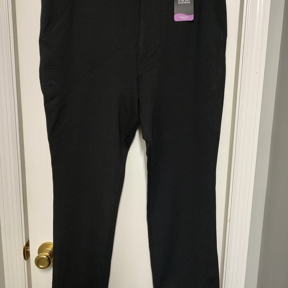 Lee Women's Classic Black Straight Leg Pants